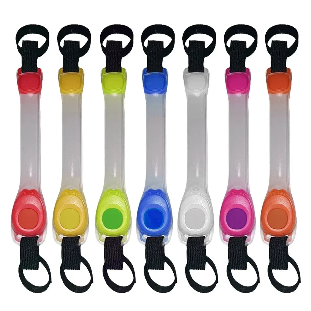 Collier de sécurité anti-perte pour chien avec pendentif lumineux multicolore, étanche, pour extérieur, avec bande lumineuse LED clignotante et accessoire de traction pour animaux de compagnie.