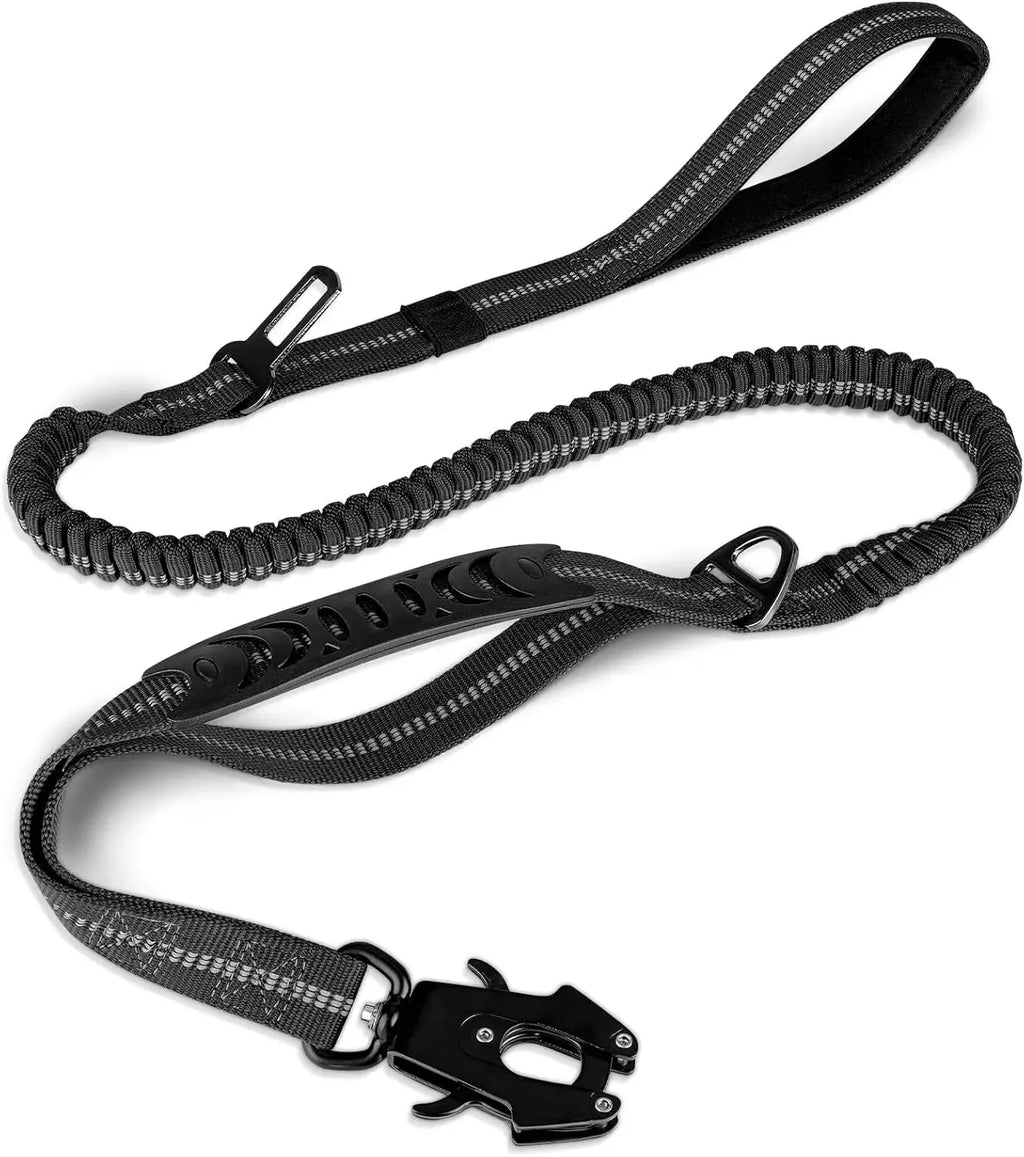 Laisse tactique pour chien ultra-résistante, extensible (1,2 à 1,8 m) avec système d'amortissement, dotée de 2 poignées rembourrées, d'un mousqueton en métal et d'une attache pour ceinture de sécurité de voiture
