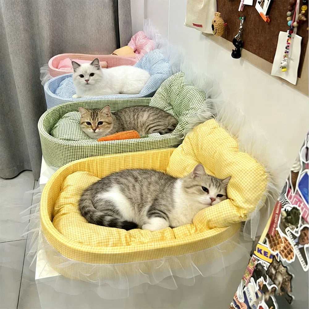 Adorable canapé-lit « princesse » pour animaux (chats/chiens) avec bordure en dentelle, adapté à toutes les saisons ; modèle ovale en peluche douce, lavable et déhoussable.