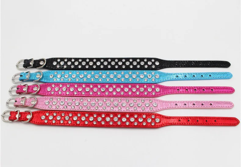 Colliers pour petits chiens et autres animaux de compagnie, colliers en similicuir (PU) avec strass pour chiens et chats, réglables pour éviter que les animaux ne se perdent.