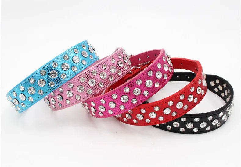 Colliers pour petits chiens et autres animaux de compagnie, colliers en similicuir (PU) avec strass pour chiens et chats, réglables pour éviter que les animaux ne se perdent.